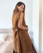 Cargar imagen en el visor de la galería, Chaleco Lugano Camel