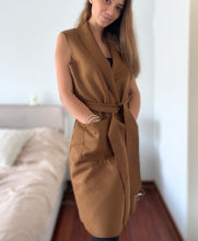 Cargar imagen en el visor de la galería, Chaleco Lugano Camel