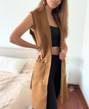 Cargar imagen en el visor de la galería, Chaleco Lugano Camel
