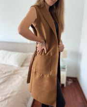 Cargar imagen en el visor de la galería, Chaleco Lugano Camel